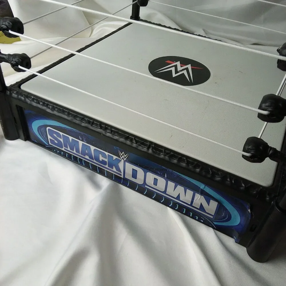 Mattel WWE Superstar Ring 14'' with Spring-Loaded Mat &  Knuckle Crunchers Ring